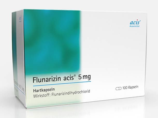 Eine Schachtel mit weißem Hintergrund und blau-grünen Details, die 100 Flunarizin acis 5 mg Kapseln enthält.