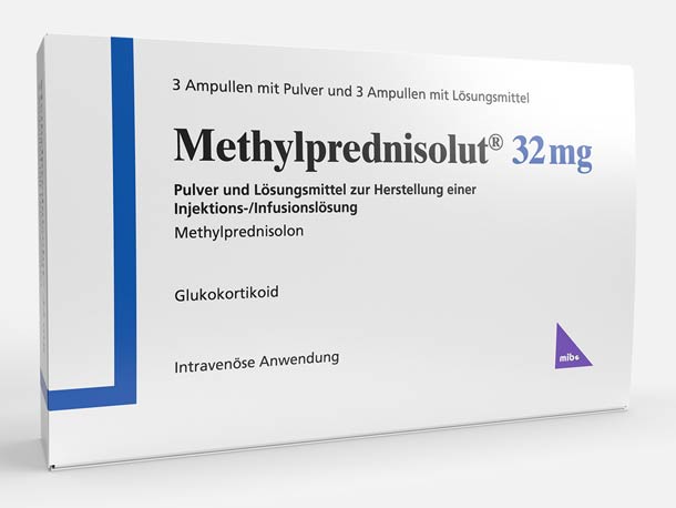Weiße Schachtel mit Methylprednisolut 32 mg mit deutscher Anwendungsbeschreibung zur Injektion oder Infusion; enthält Pulver und Lösungsampulle. 