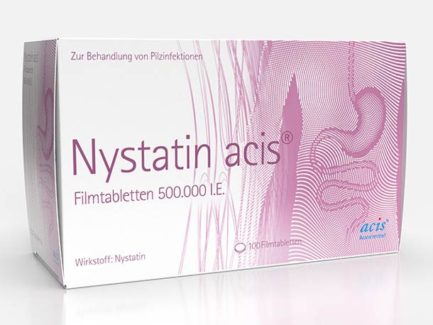 Eine Schachtel Nystatin-acis-Filmtabletten 500.000 I.E. mit 100 Tabletten zur Behandlung von Pilzinfektionen, mit violettem Text und einer Darstellung betroffener menschlicher Organe auf weißem Hintergrund.